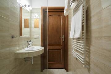 Фото номера Двухместный номер с 2 отдельными кроватями Отель Hotel Poledno г. Poledno 3
