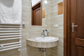 Фото номера Двухместный номер с 2 отдельными кроватями Отель Hotel Poledno г. Poledno 4